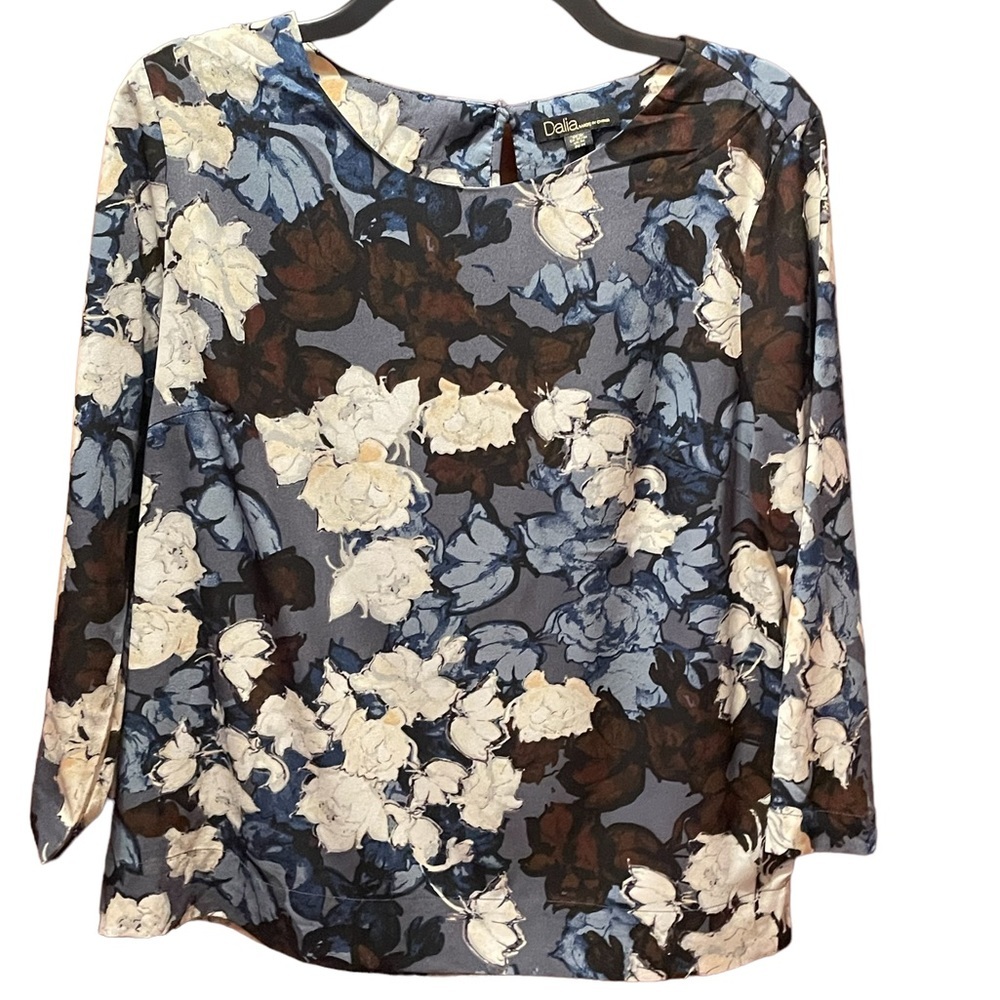 Dalia woman’s floral‎ blouse, size medium